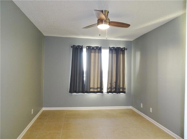 Building Photo - 1580 Harbor Dr