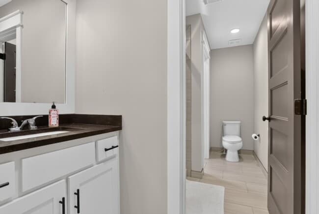 Building Photo - Luxury 5 Bed | 4.5 Bath Home | Flexible Leasing Options: 3+ Month & Long-Term Lease Options | Ful...