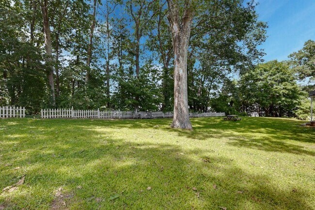 Building Photo - 22 SW Cutoff