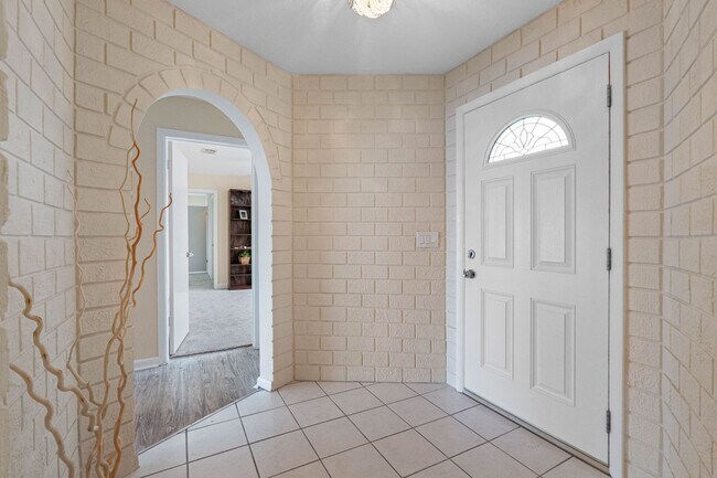 Building Photo - Sailboat-Ready Waterfront Home with Spectacular Scenic Views