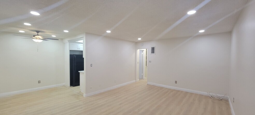 Building Photo - 1908 Clinton St