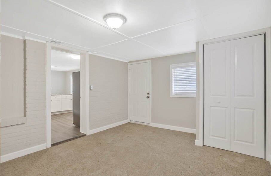 Building Photo - 1972 Glendale Dr