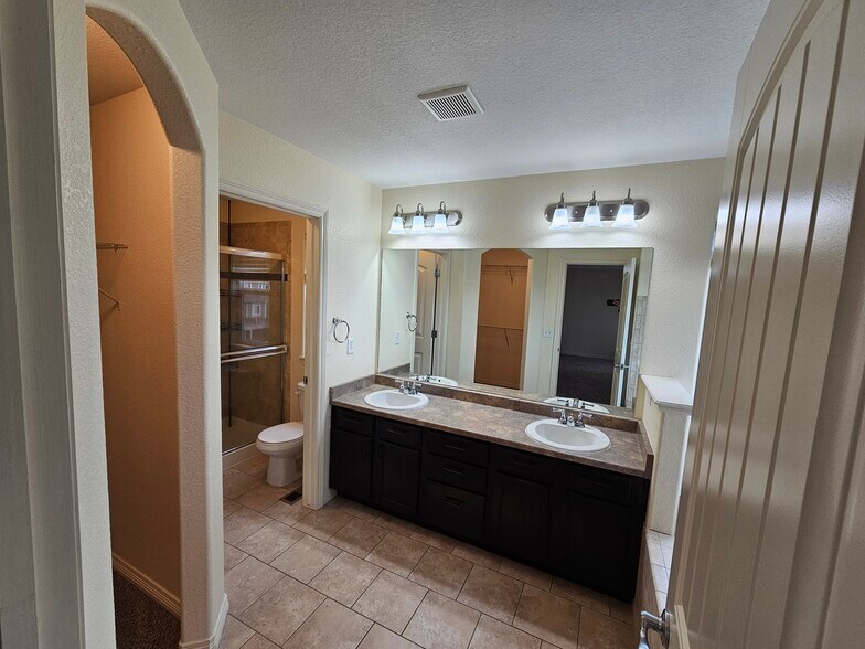 Building Photo - 6573 Roundup Butte St