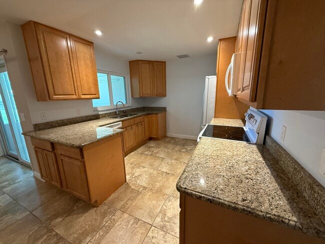 Building Photo - 1143 SE Sabina Ln
