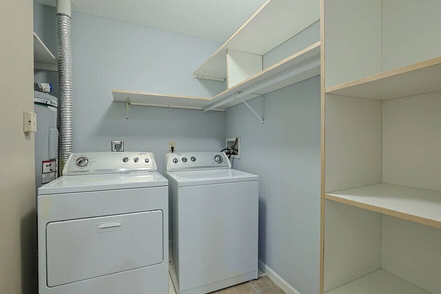 Building Photo - 6635 Brigham Sq