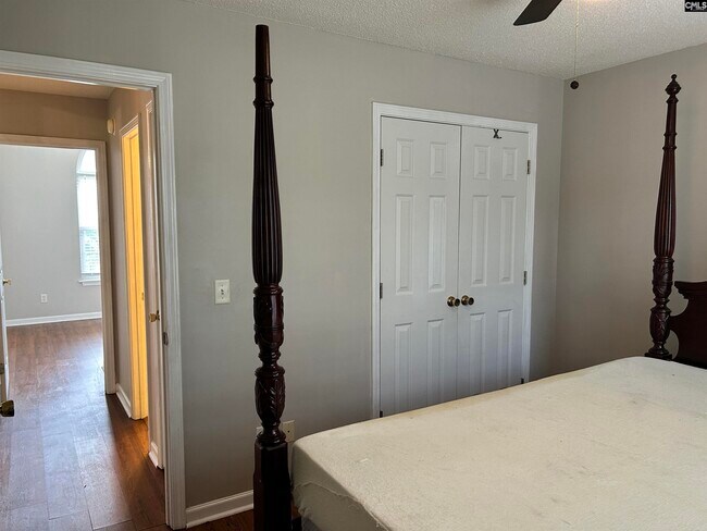 Building Photo - 405 Beech Glen Dr