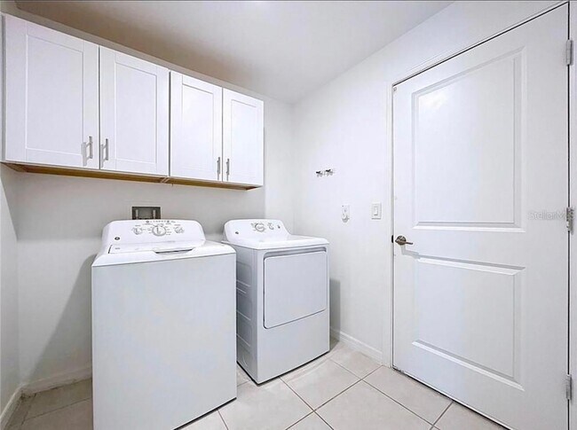 Building Photo - 6557 Bar S Bar Trl