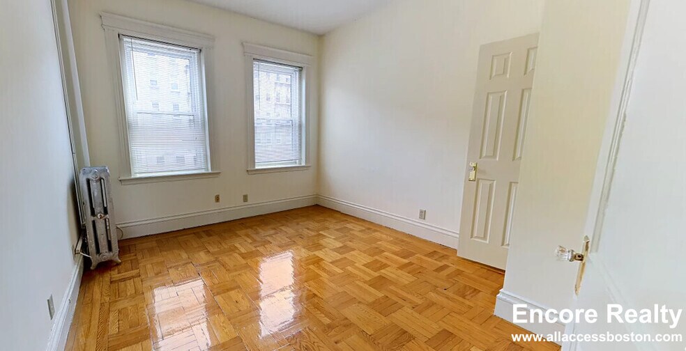 Building Photo - 54 Queensberry St