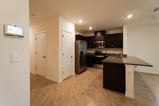 Building Photo - 2331 Gifford Dr