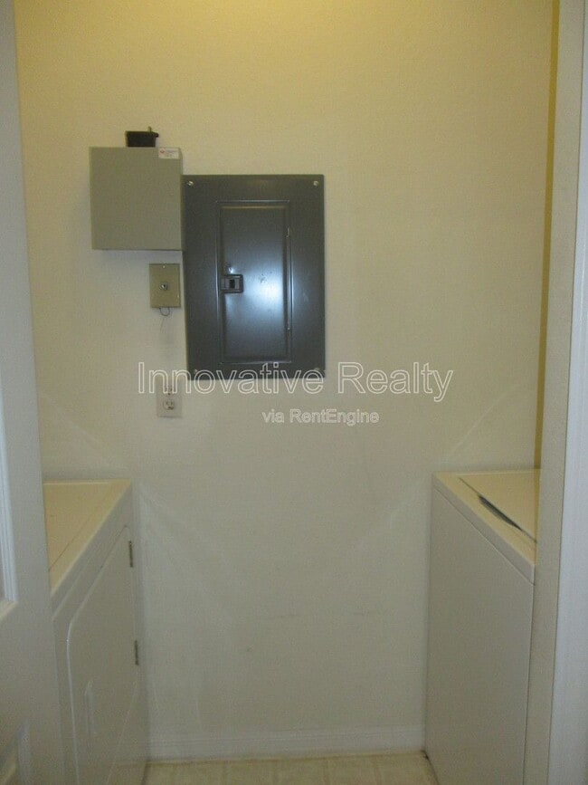 Building Photo - 1375 Lake Shadow Cir