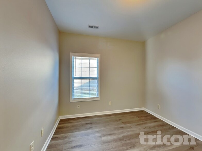 Building Photo - 1862 Camelot Dr