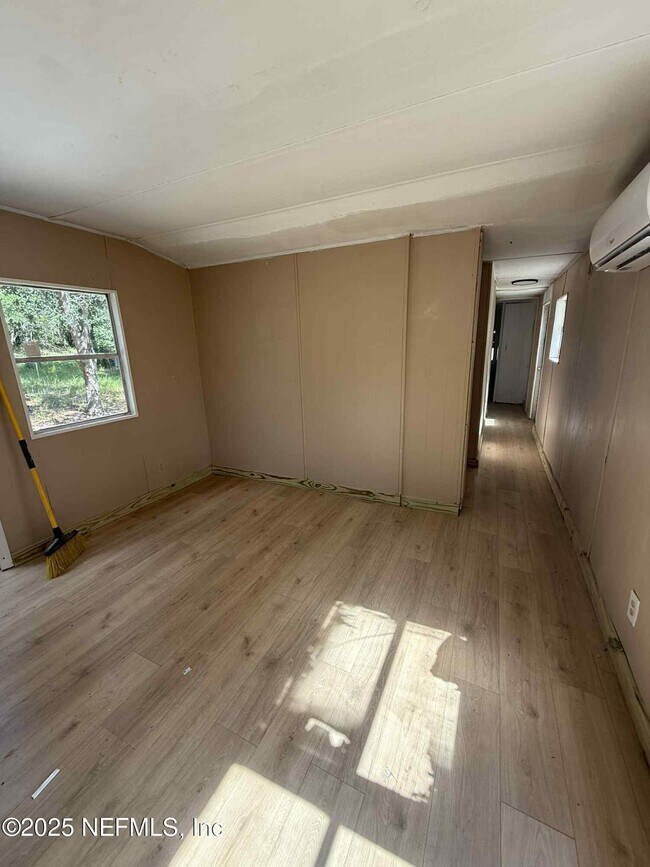Building Photo - 707 Dawn Ave