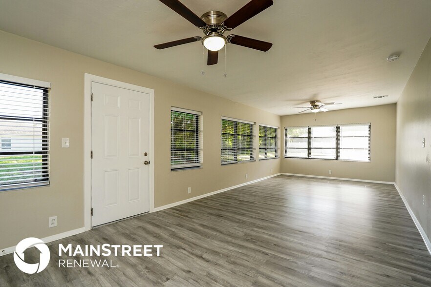 Building Photo - 1411 SE 17th Terrace