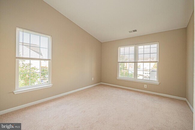 Building Photo - 22619 Upperville Heights Square