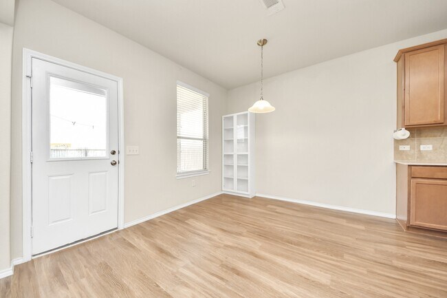 Building Photo - 15802 Sunny Stone Dr