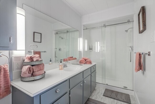 Building Photo - 22 Winged Foot Dr