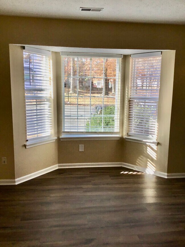 Building Photo - COMING SOON – Beautiful 2 Bedroom Townhome in Skiffes Creek Circle