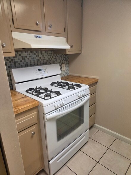 Building Photo - 524 Mercer Rd