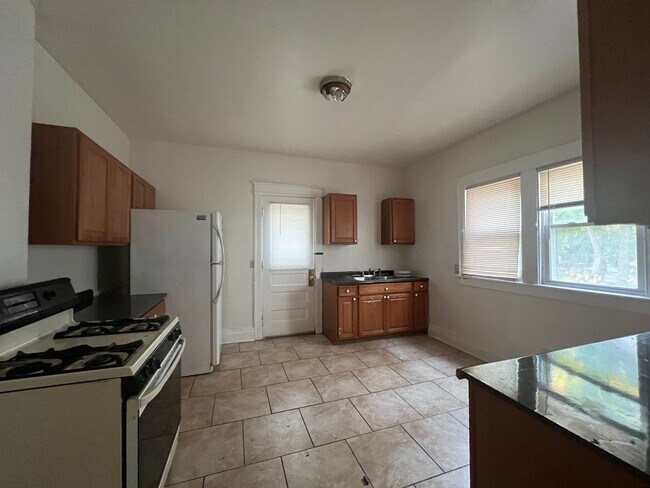 Building Photo - 38-42-42 Townsend St