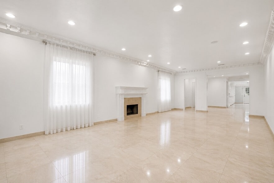 Building Photo - 482 S Sherbourne Dr