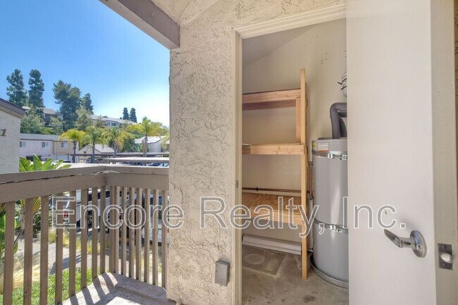 Building Photo - 8545 Villa La Jolla Dr