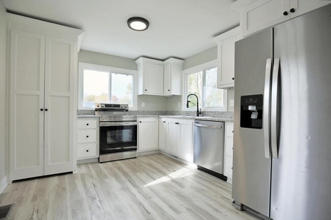 Building Photo - 126 S Kimball St