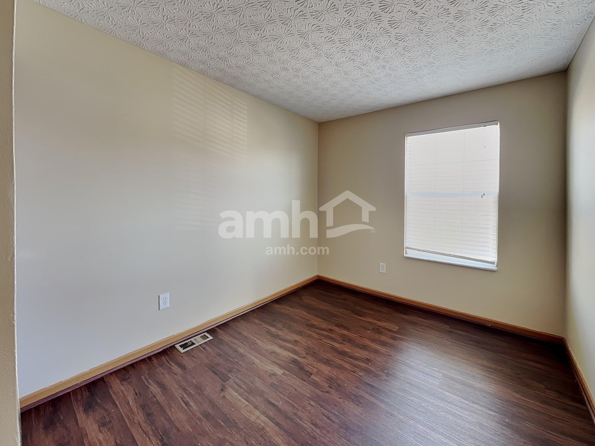 Building Photo - 8245 Crete Ln