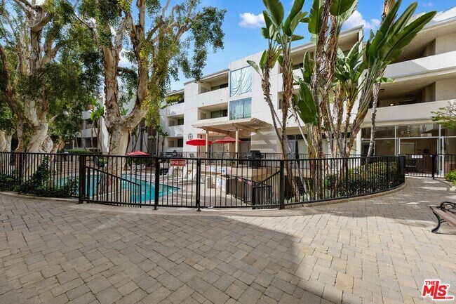 Building Photo - 5325 Newcastle Ave