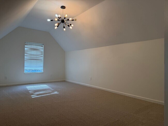 Building Photo - 303 Norvich Ct
