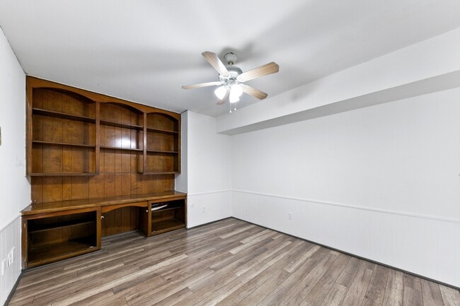 Building Photo - 361 N Post Oak Ln