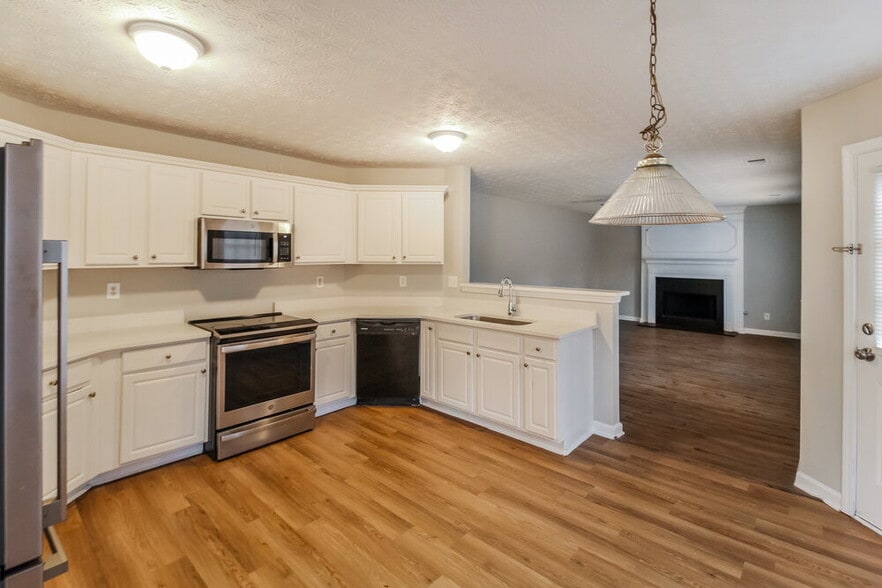 Building Photo - 3392 Kittery Dr SW