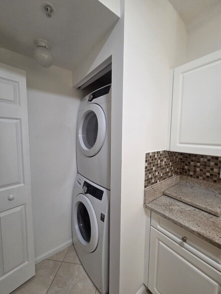 Building Photo - 17100 N Bay Rd