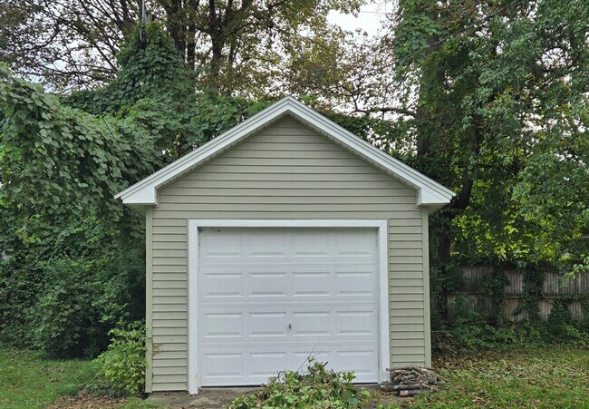Building Photo - 55 Farbridge St