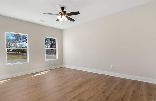 Building Photo - 921 Banner St