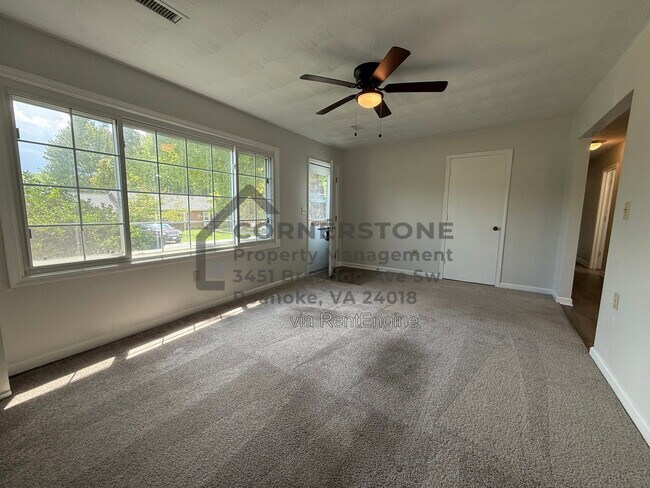 Building Photo - 1103 Lakeview Pl