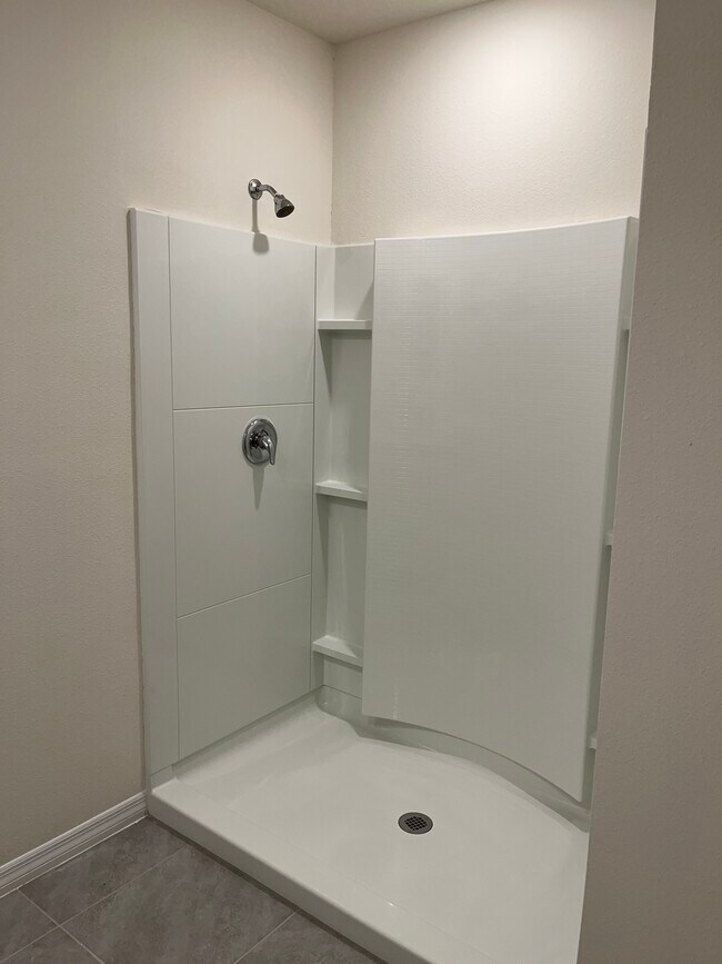 Building Photo - 2917 Canary Ln