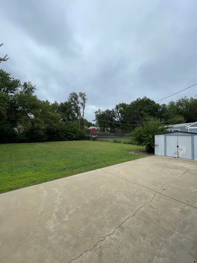 Building Photo - Family Friendly Home in Oakwood Estates