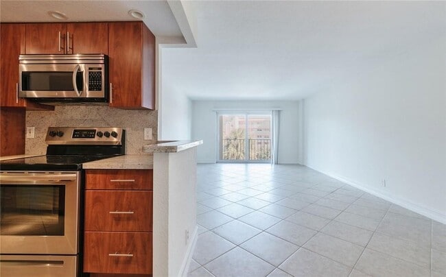 Building Photo - 950 Ponce De Leon Rd