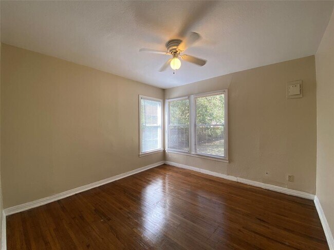 Building Photo - 4812 Roanoke St