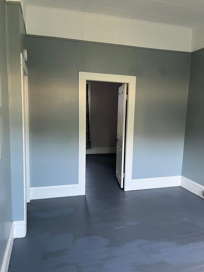 Building Photo - Cute and clean 2 Bedroom 1 Bathroom home in the heart of Roseburg.