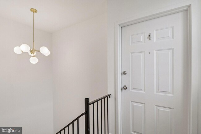 Building Photo - 303 Seaton Pl NE