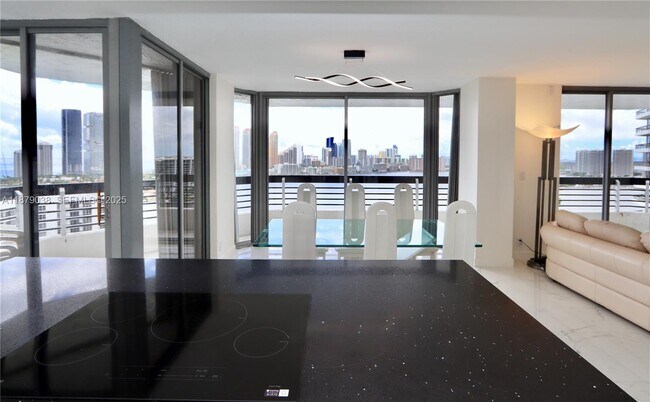 Building Photo - 3530 Mystic Pointe Dr