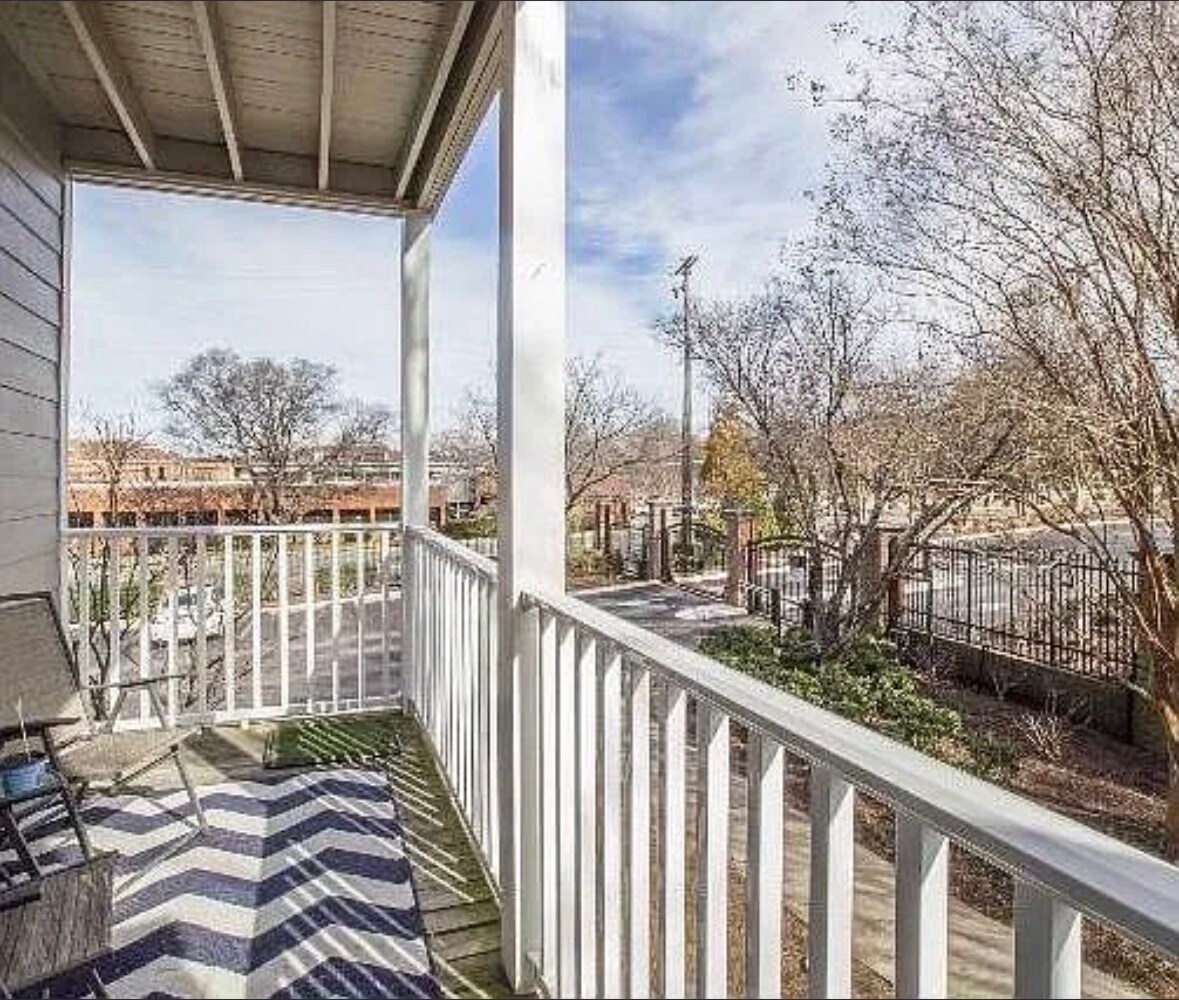 Building Photo - 2025 Woodmont Blvd