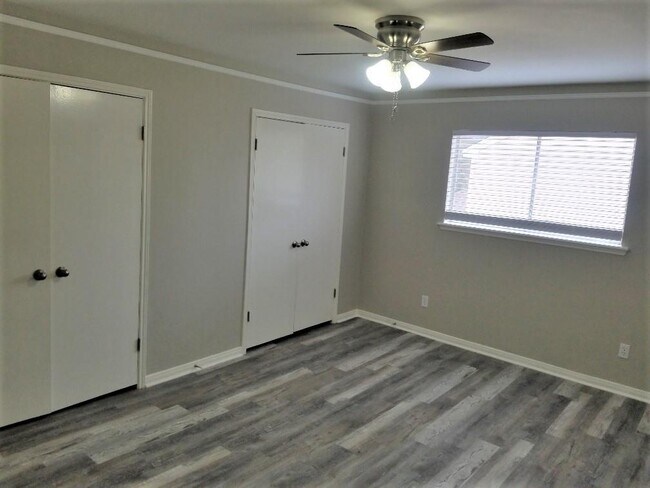 Building Photo - 17603 Butte Creek Rd