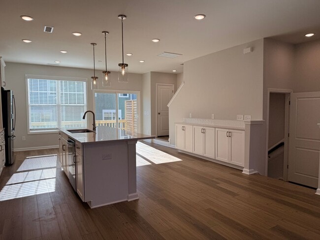 Building Photo - AMAZING Residence, Near Educational Facilities, With Wonderful Amenities!