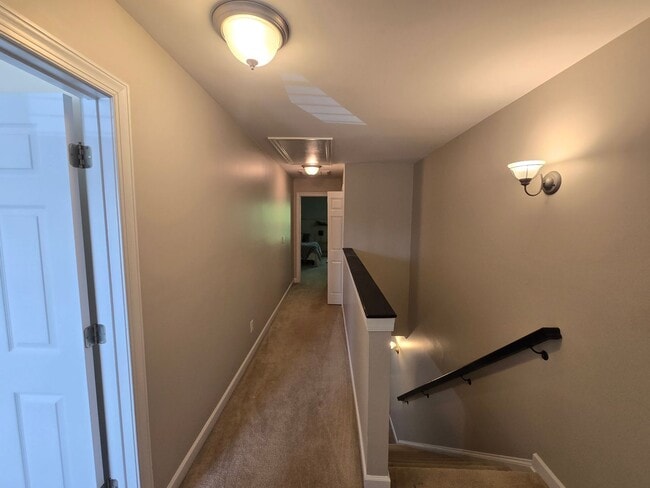 Building Photo - Spacious 2-Bedroom Townhome in Amenity-Ric...