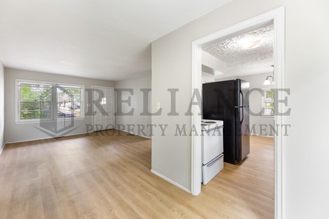 Building Photo - 1462 N Battin St