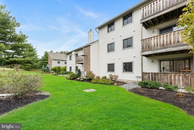 Building Photo - 2415 Ravens Crest Dr