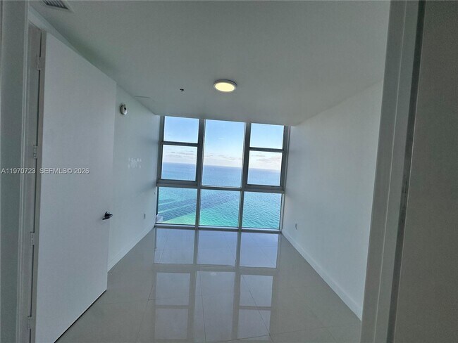 Building Photo - 18201 Collins Ave