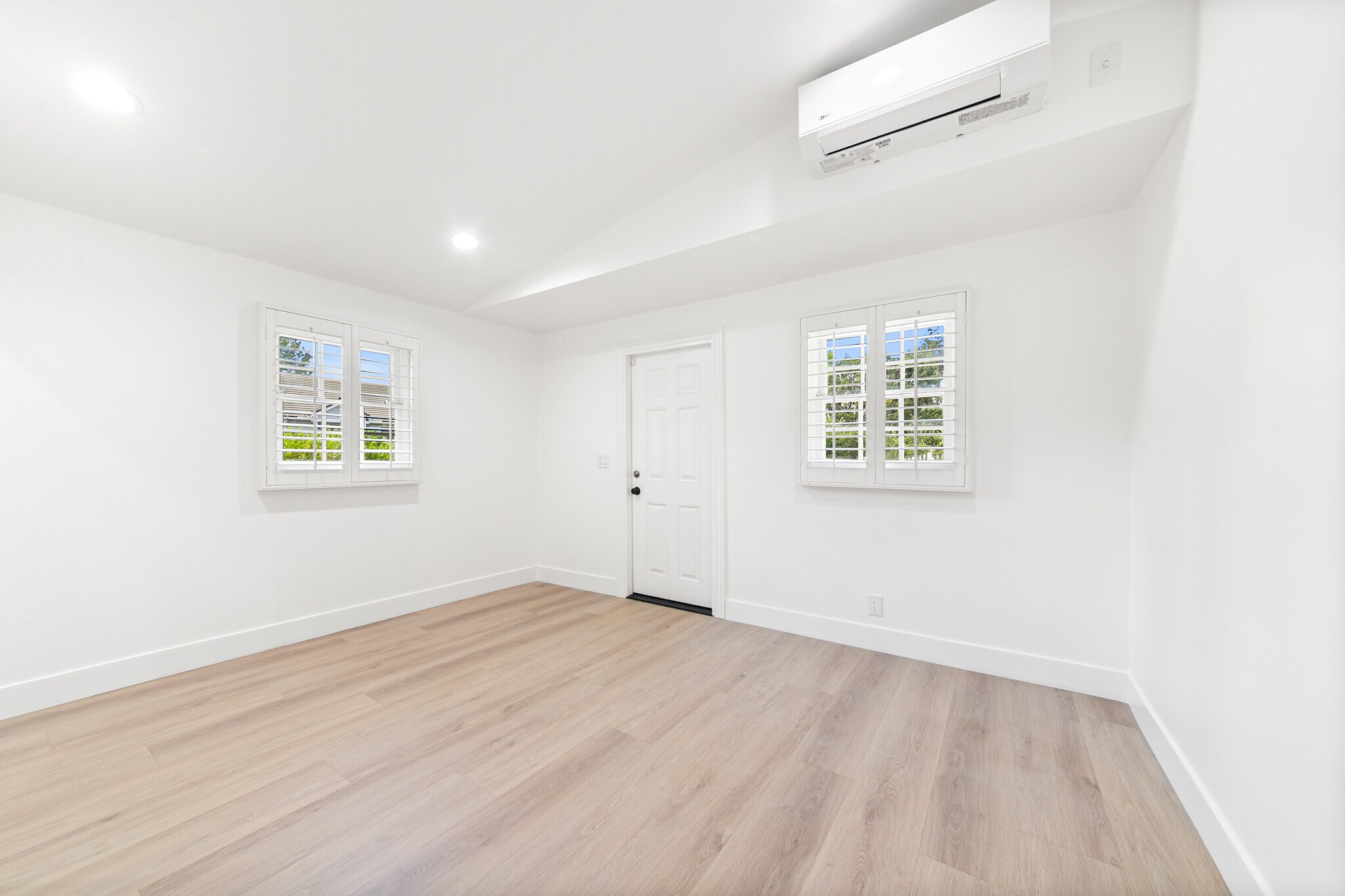 BEdroom - 5227 Beckford Ave